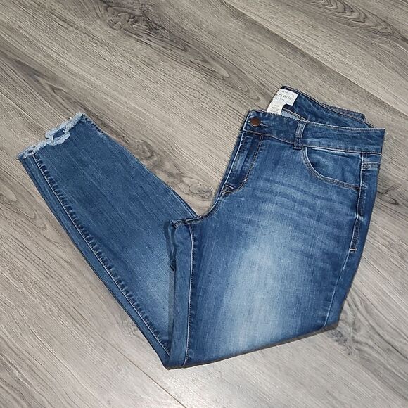 GUC For The Republic Raw Hem Cropped Jeans - Picture 1 of 6